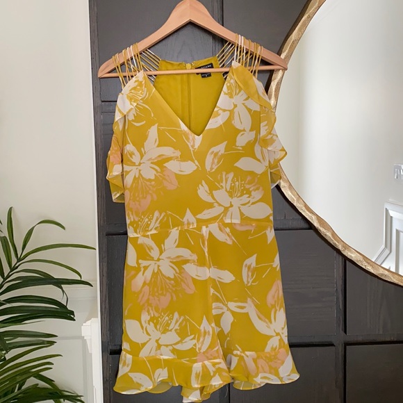 Short jump suit - Picture 1 of 5